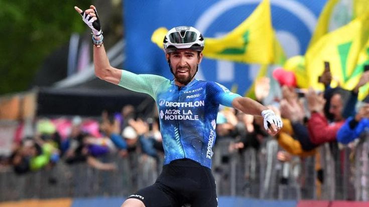 Giro d’Italia, Valentin Paret-Peintre vince sulla Bocca della Selva. Pogacar resta in rosa senza affanni