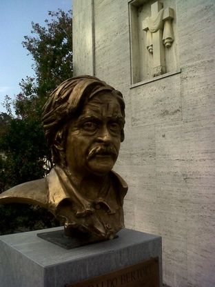Inaugurato il busto di Ubaldo Bertoli:ora si attende una tomba decente