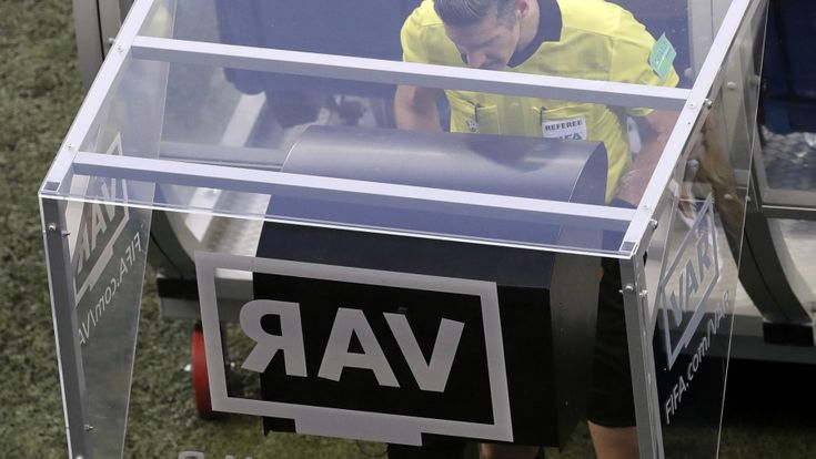 La resistenza della tecnologia: il Var arriva alla partita chiave