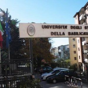 Potenza, errore nella distribuzione dei test: annullato il concorso di specializzazione per il sostegno