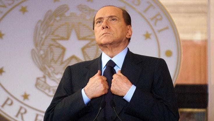Torte e festa a villa Certosa, Berlusconi diventa eterno tra devozione e nostalgia