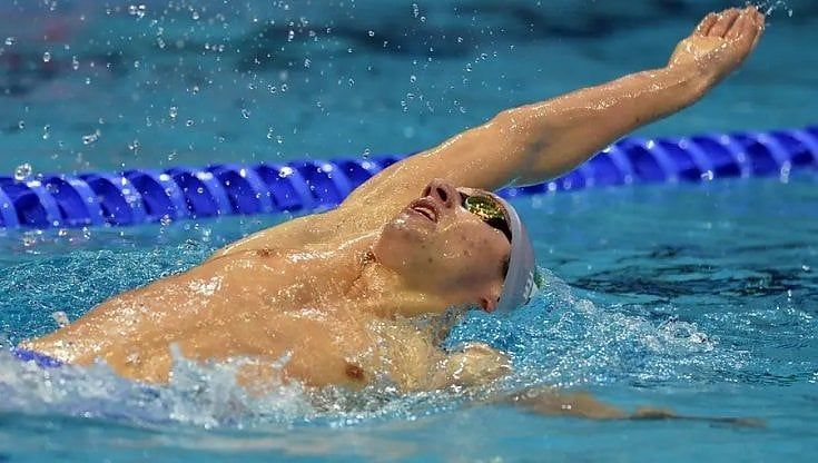Nuoto, Mora d'argento nei 100 dorso ai Mondiali in vasca corta. Argento e record europeo per la 4x50 mista mista