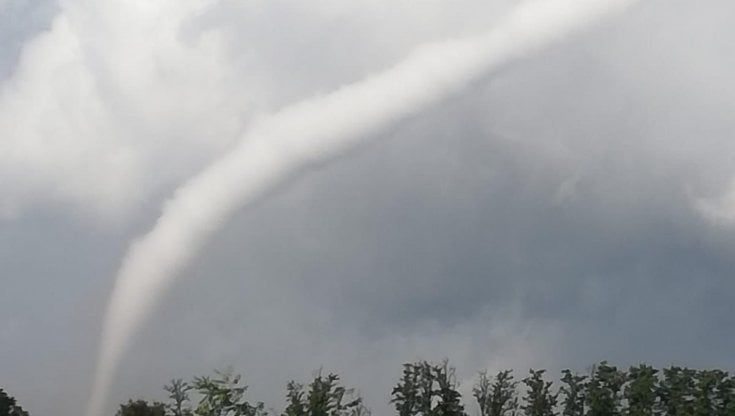 Clima, alluvioni e calore. Gli effetti del clima mettono a rischio le città italiane