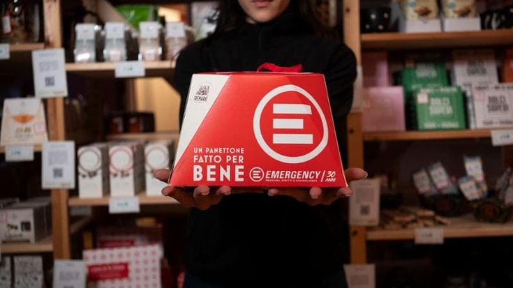 Dai mercatini ai panettoni, le idee regalo per mettere sotto l'albero la solidarietà