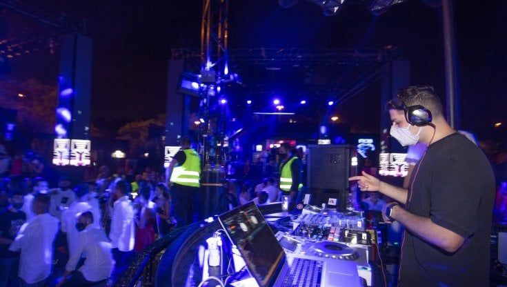 Biglietto elettronico, tampone e mascherina all'ingresso: ecco le regole per la discoteca Covid-free a Gallipoli