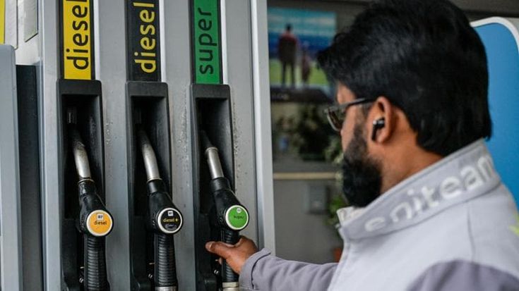 Benzina sopra i due euro: nel dossier aumenti di Mr Prezzi gli indizi portano ai petrolieri