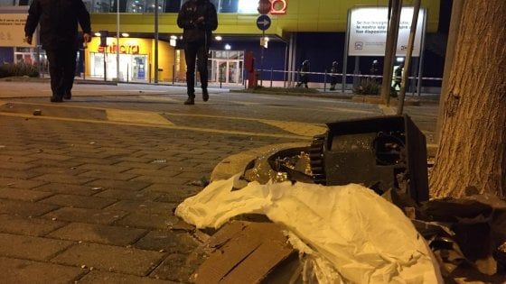 Bari, sospetto pacco bomba all'Ikea ma era solo un motore per cancelli