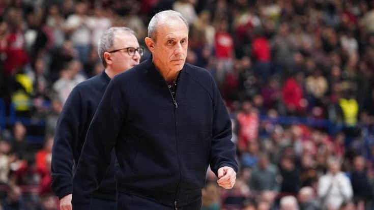 Eurolega, un terzo quarto horror condanna Milano: l’Efes rimonta e vince 79-73