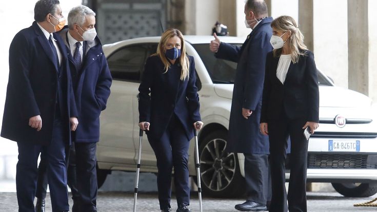 Crisi di governo, nel centrodestra passa la linea sovranista: "Al voto". Ma il piano B tenta Salvini e Meloni