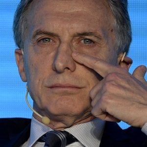 Argentina, Macri vara le prime misure d'austerità: dimezzati ministeri e nuove tasse su export