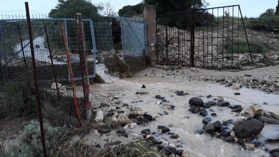 Maltempo: dopo il nubifragio vigili del fuoco ancora al lavoro nel Catanese