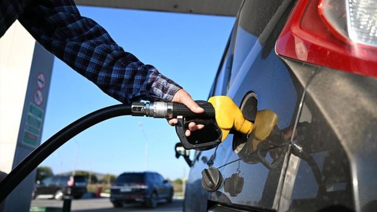 Benzina, i rincari non frenano i consumi. I petrolieri: “Vendite praticamente uguali”