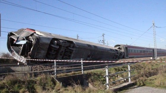 Incidente Frecciarossa, proseguono le deviazioni e i ritardi dei treni: ecco il quadro
