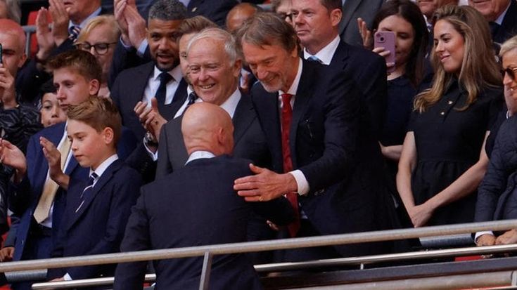Manchester United, anatomia di una crisi: 564 milioni spesi in due anni per vincere quasi nulla. Ora la scommessa Amorim