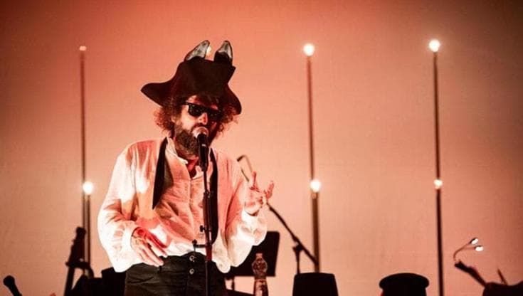 Capossela in concerto il 13 luglio all'Anfiteatro di Pompei per i 20 anni di “Ovunque proteggi”