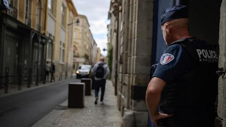 Carcassonne, un caso gli audio del poliziotto ed ex scorta di Bardella: razzismo e complottismo
