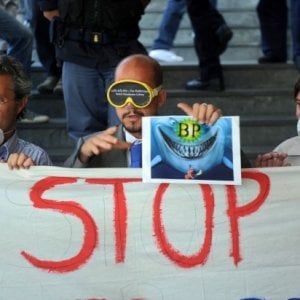 BP alza bandiera bianca: il petrolio ha i giorni contati