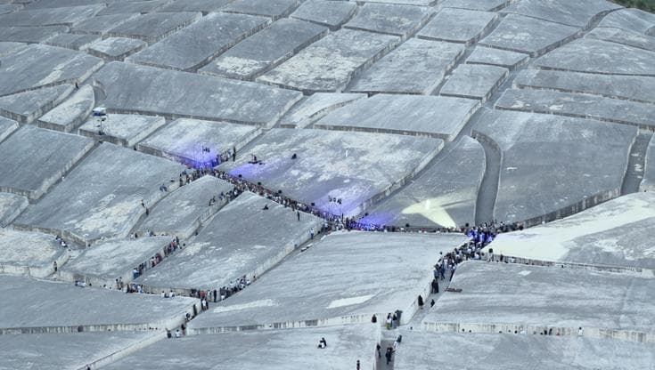 Isgrò rilegge e cancella l’Orestea in un paesaggio di fantasmi