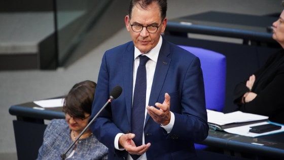 Germania, il ministro dello Sviluppo si ritira dalla politica. Critico con il governo sull'accoglienza dei profughi