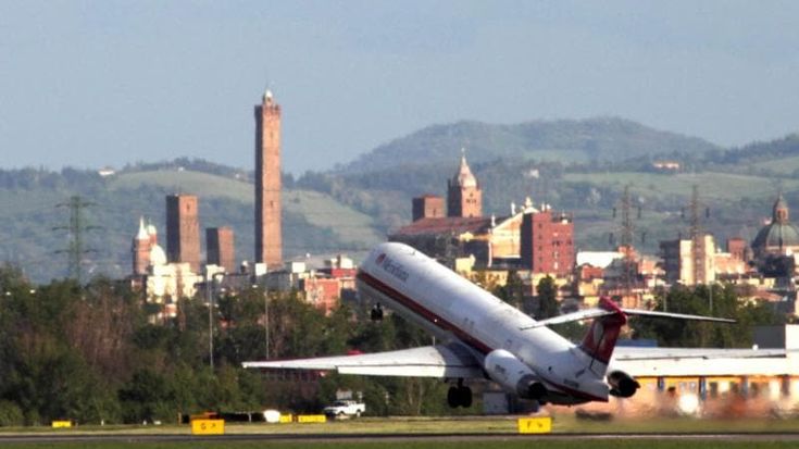 Marconi, sorvoli record: il dossier dei comitati. “E la rotta alternativa?”