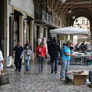 Commercio freddo a maggio: vendite in calo dello 0,1%