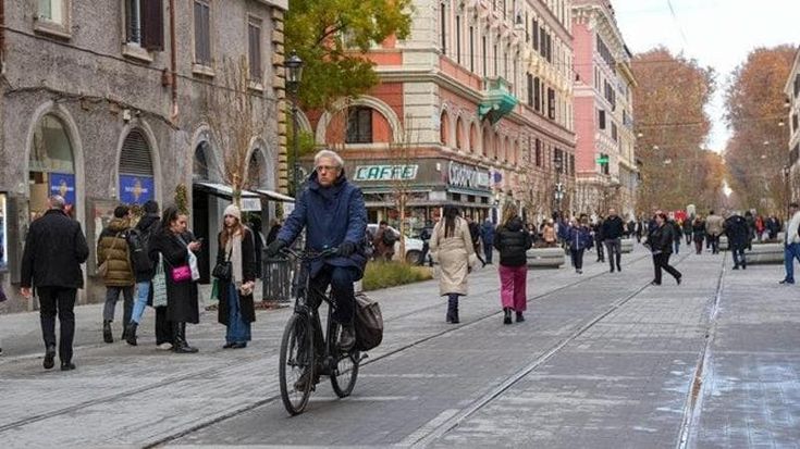 Stop agli artisti di strada in via Ottaviano: “Troppo caos vicino a San Pietro”