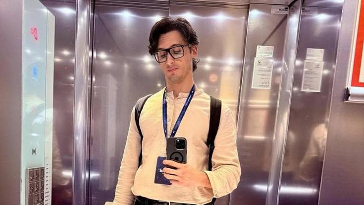 Il prete influencer don Ravagnani e la scelta di lasciare il sacerdozio: “Una decisione sofferta”