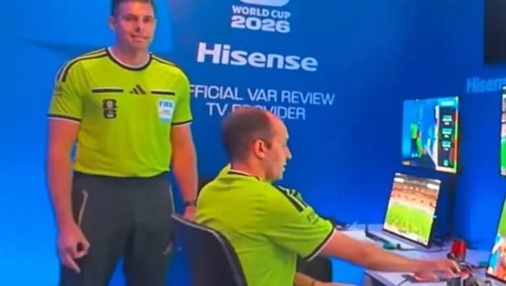 L’arbitro Evans e il gesto del White Power: “Un tic, nessun messaggio". La Fifa archivia il caso