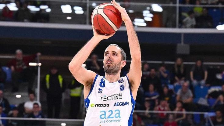 Basket, show di Della Valle: Brescia espugna Milano e conserva la vetta
