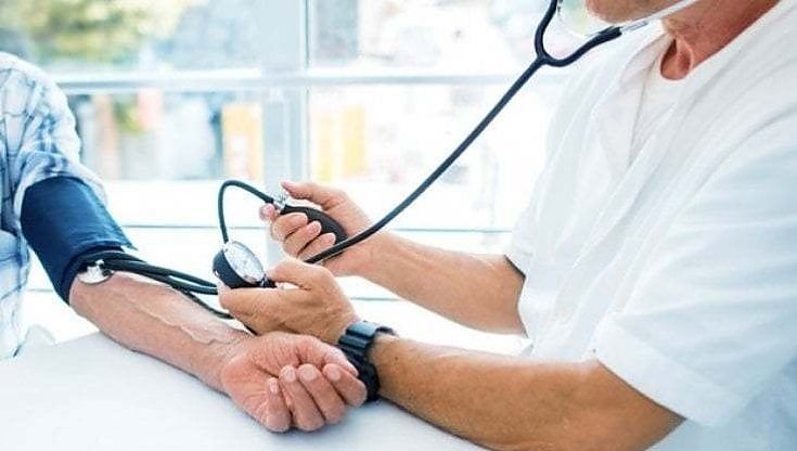 Ipertensione, a Bari i medici del Policlinico in due postazioni incontrano i cittadini. "Con i controlli si vive più a lungo"