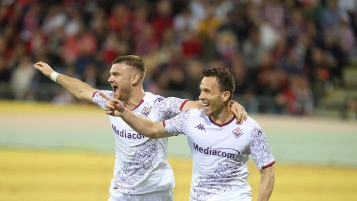 Brividi Fiorentina, l’Europa arriva all’ultimo respiro. Battuto il Cagliari (2-3) nella partita di addio di Ranieri