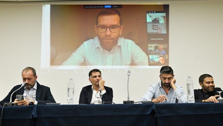 Pd, autocritica morbida E dopo otto ore di dibattito la segreteria incassa l’ok