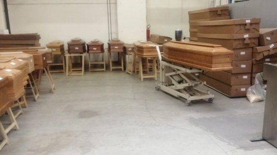 A Piacenza forno crematorio in tilt: un centinaio le bare accatastate