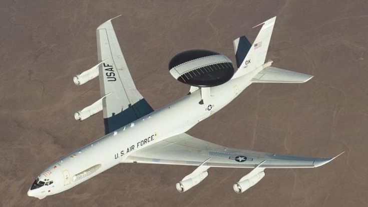 Il “dinosauro” E3 Sentry: a che serve e perché costa tanto l’aereo radar Usa danneggiato dall’Iran