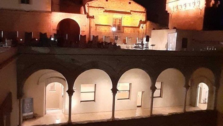 Musei, chiese e palazzi storici, i tesori come lucciole: le visite notturne nel weekend