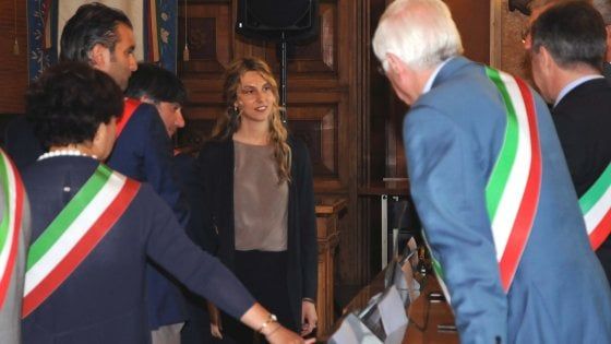 Bari, la ministra Madia incontra i sindaci della Città metropolitana: "Ecco la mia riforma" 