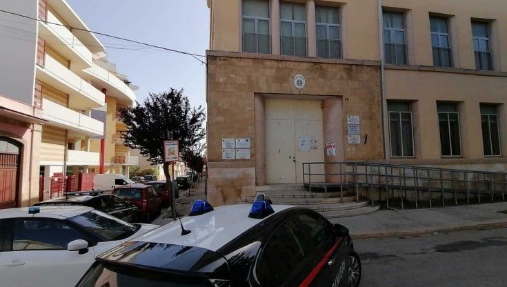 Bari, tragedia a scuola prima della campanella: custode ferisce collega e si suicida lanciandosi dal tetto