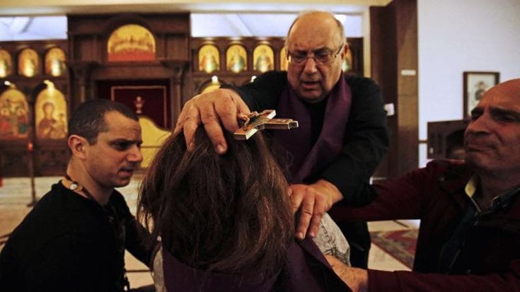 Fra’ Benigno e i quaranta preti in lotta contro Belzebù: al fianco degli esorcisti pure i medici