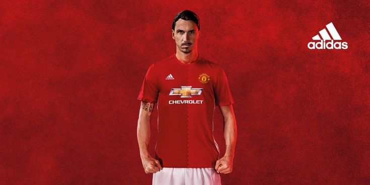 Ibrahimovic con la nuova maglia del Manchester United
