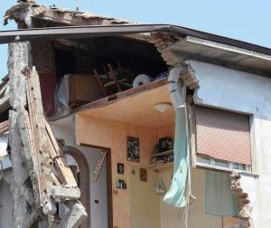 Sisma, danni per 13 miliardi<br />Appello all'Unione europea