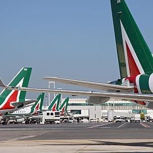 Alitalia, piano del governo: soluzione entro Pasqua o c'è il commissariamento