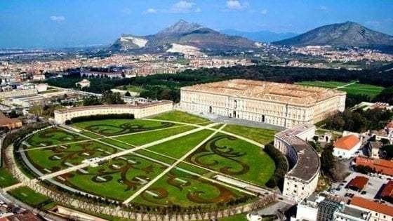 Riprende la manutenzione dei giardini antistanti al Reggia di Caserta