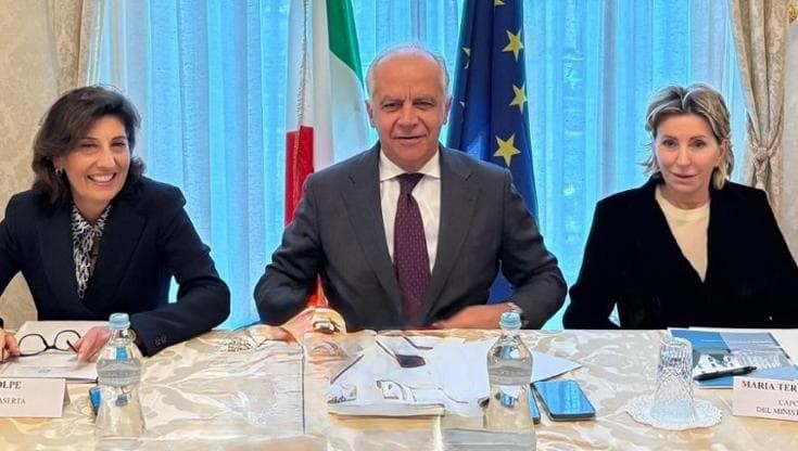 Caserta, il ministro Piantedosi presiede il Comitato ordine e sicurezza