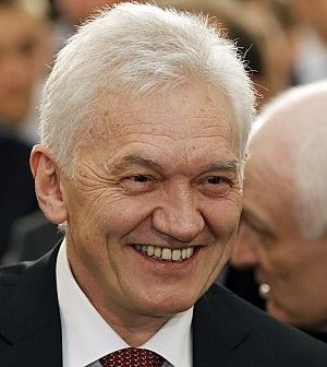 Trema il "cerchio magico finanziario" di Putin.<br />Sanzioni, corsa agli sportelli di Bank Rossiya