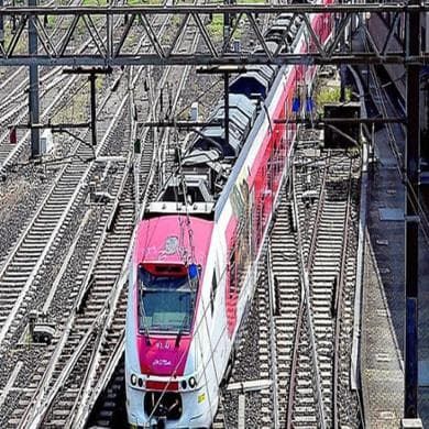 Dietro all’attacco della Regione a Rfi i contrasti nel centrodestra. E c’è l’ipotesi di un cambio in Trenord