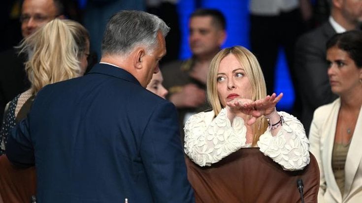 Divorzio sovranista, Meloni sceglie i romeni e Orbán chiude all’Ecr