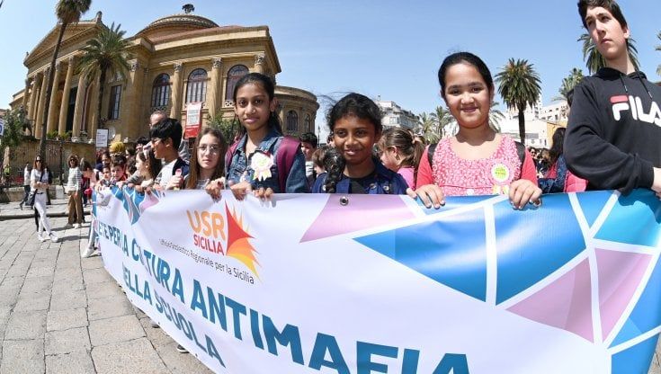 Strage di Capaci, mille studenti alla marcia della vigilia: "La mafia si sconfigge con il protagonismo della scuola"