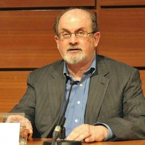 Salman Rushdie: "Non ci sar&agrave; pi&ugrave; nessuna fatwa. Ora il mondo reagisce all'odio"