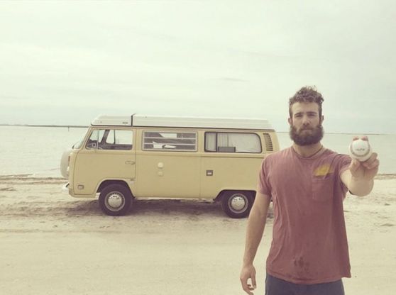Baseball, il lanciatore Daniel Norris guadagna 2 mln di dollari all'anno ma vive in un camper del 1978