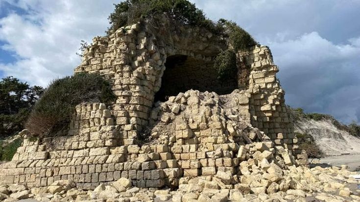Otranto, crolla la Torre Fiumicelli: “A rischio da anni, si aspettava un intervento mai arrivato”